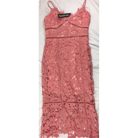 NWT boohoo Plus Plunge Ruffle Belted Mini Dress - Picture 2 of 12